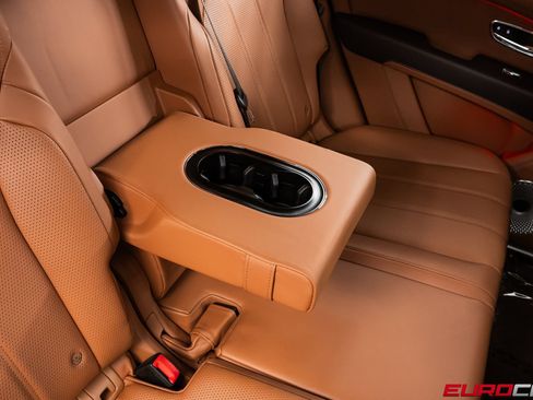 Used 2024 Bentley Bentayga AWD/4WD image 38
