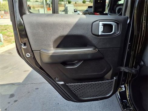 Used 2025 Jeep Wrangler Sahara image 8