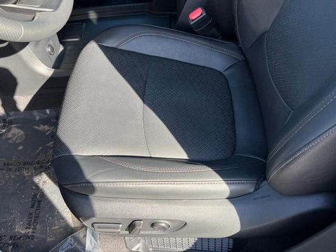 Used 2025 Toyota Sienna Limited image 20