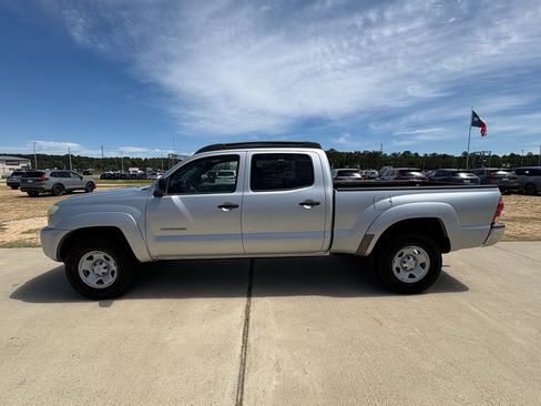 Used 2005 Toyota Tacoma PreRunner image 5
