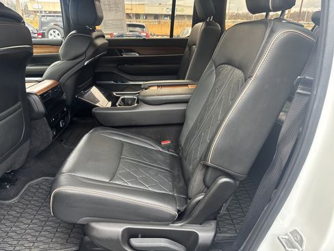 Used 2023 Jeep Grand Wagoneer L Series III image 13