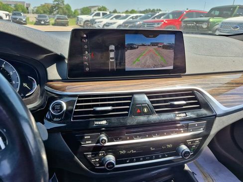 Used 2019 BMW 530i w/ Convenience Package RWD image 17