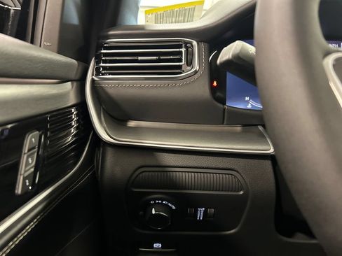New 2026 Jeep Grand Wagoneer Limited AWD/4WD image 18