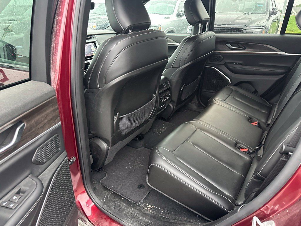 Used 2026 Jeep Grand Cherokee Limited AWD/4WD image 10
