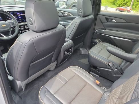 Used 2025 Chevrolet Traverse High Country w/ LPO, Floor Liner Package AWD/4WD image 12