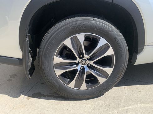 Used 2022 Toyota Highlander XLE image 33