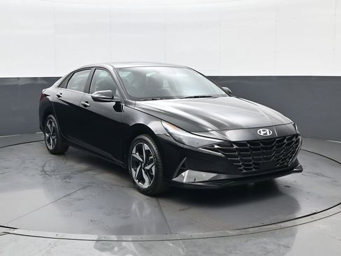 Certified 2023 Hyundai Elantra Limited image 3