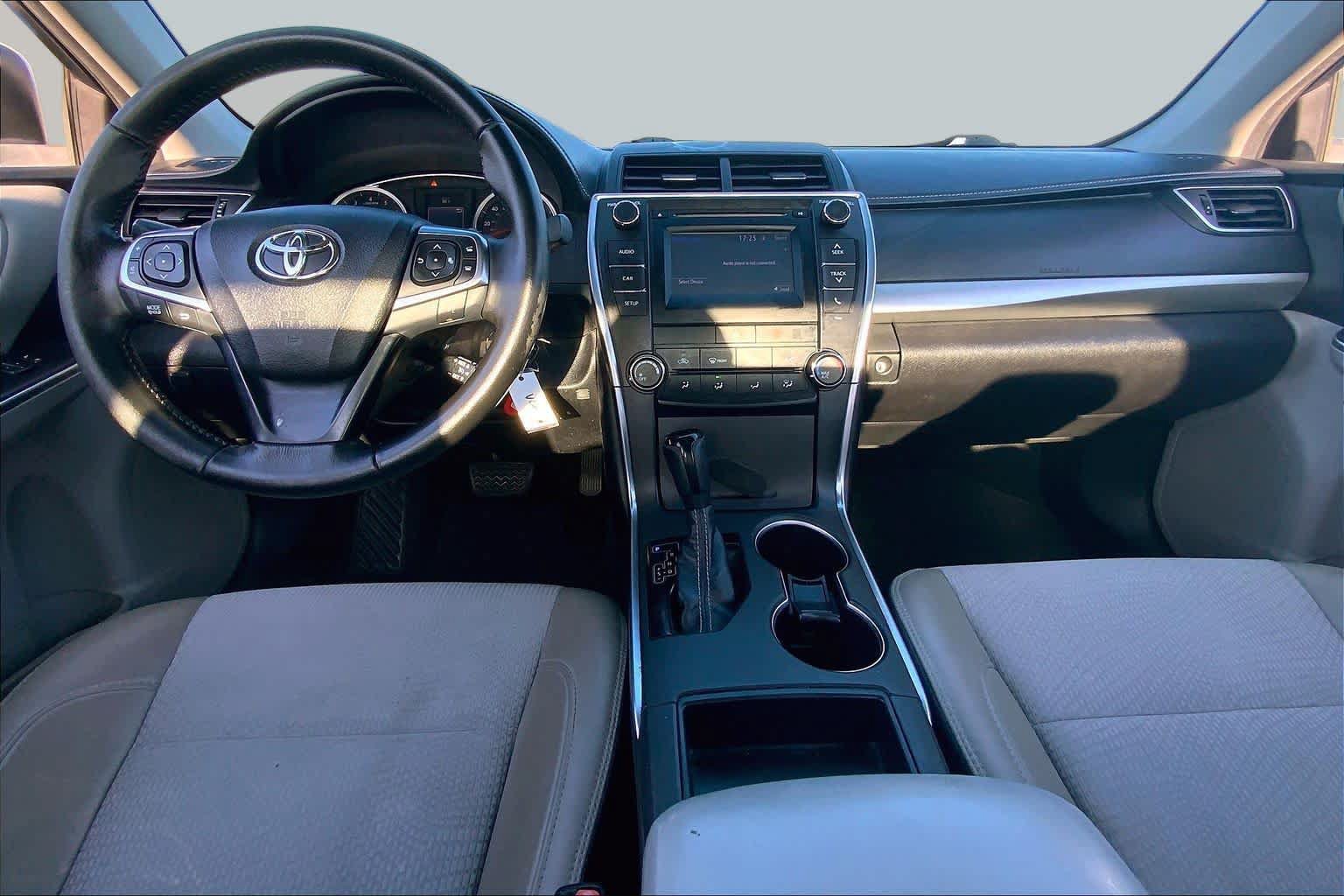 Used 2016 Toyota Camry SE FWD image 14