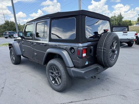 Used 2024 Jeep Wrangler Sport S image 7