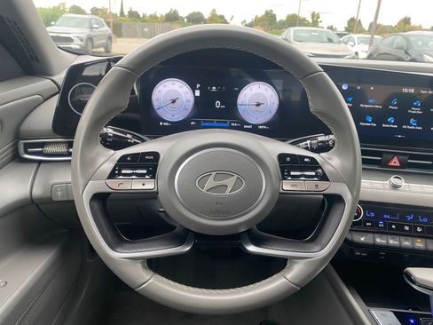 Used 2025 Hyundai Elantra SEL image 28