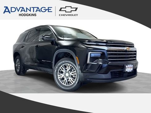 Certified 2025 Chevrolet Traverse LT FWD image 1