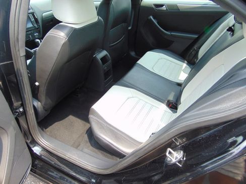 Used 2016 Volkswagen Jetta Sport FWD image 3