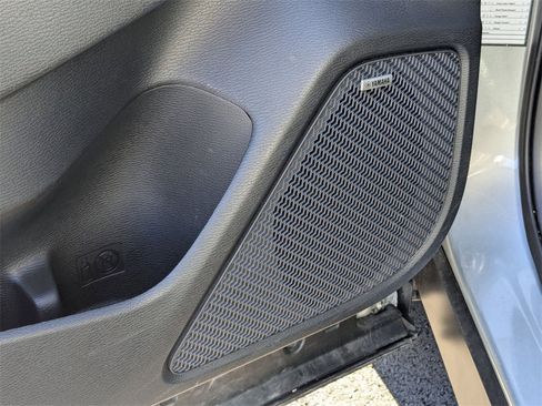 Used 2025 Mitsubishi Outlander SE image 18