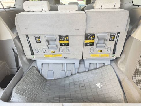 Used 2011 Toyota Sienna LE w/ Towing Pkg FWD image 28