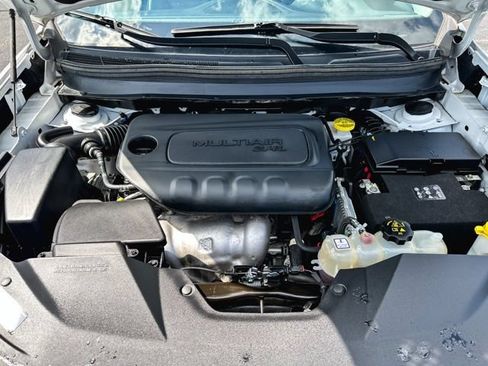 Used 2019 Jeep Cherokee Latitude Plus FWD image 12