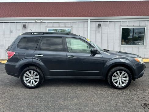 Used 2013 Subaru Forester 2.5X Premium AWD/4WD image 6