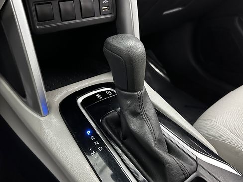 Used 2022 Toyota Corolla Cross L image 15