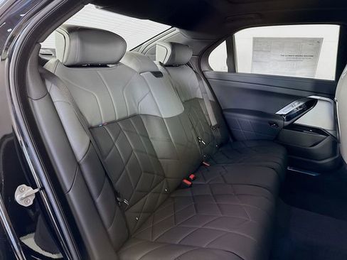 Used 2026 BMW i7 xDrive60 image 31