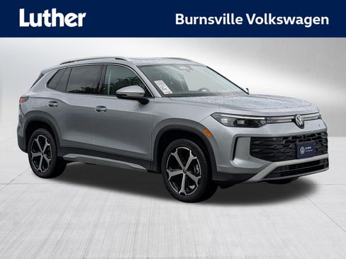 Used 2025 Volkswagen Tiguan SE w/ Panoramic Sunroof Package AWD/4WD image 1