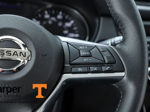 Used 2019 Nissan Rogue SV FWD image 22