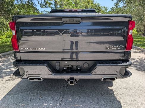 Used 2022 Chevrolet Silverado 1500 High Country w/ Technology Package AWD/4WD image 7