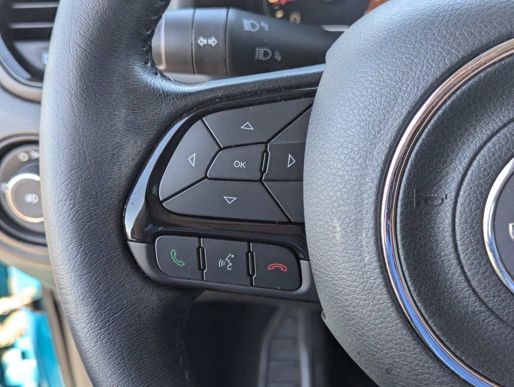 Used 2020 Jeep Renegade Altitude FWD image 23