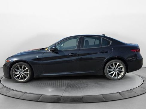 Used 2022 Alfa Romeo Giulia Ti AWD/4WD image 2
