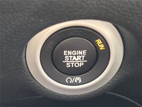 Certified 2022 Chrysler Pacifica Touring-L w/ Uconnect Theater Family Group image 34