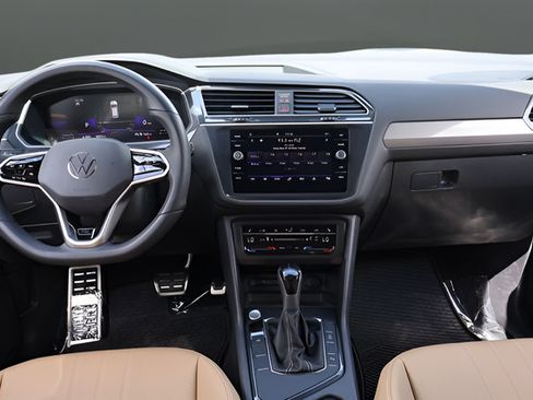 Certified 2024 Volkswagen Tiguan SE R-Line FWD image 15