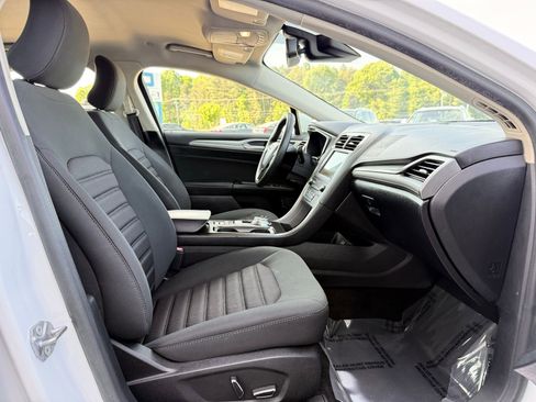 Used 2019 Ford Fusion SE FWD image 19