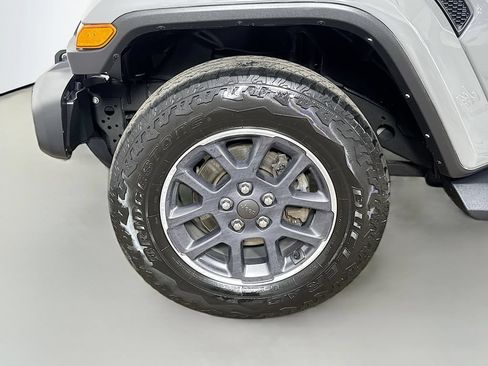 Used 2021 Jeep Gladiator Overland w/ Popular Equipment Package AWD/4WD image 40