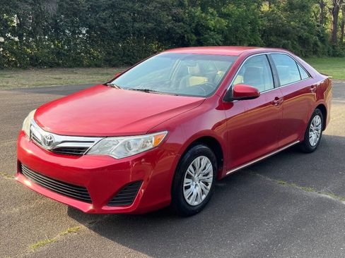 Used 2012 Toyota Camry LE FWD image 4