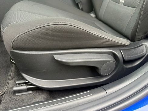 Used 2023 Hyundai Elantra SE w/ Preferred Accessory Package FWD image 16