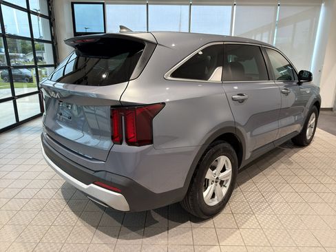 Used 2024 Kia Sorento LX image 5
