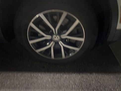 Used 2019 Volkswagen Tiguan SE image 11