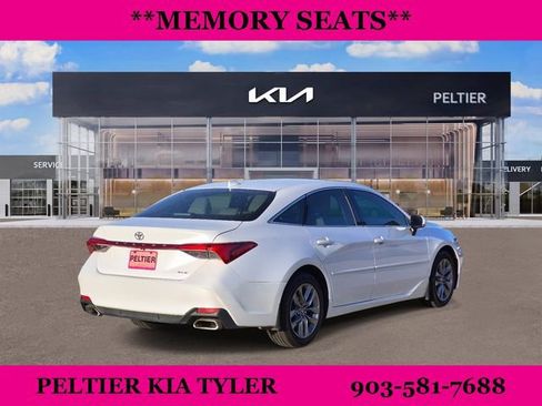 Used 2019 Toyota Avalon XLE w/ Moonroof Package image 8