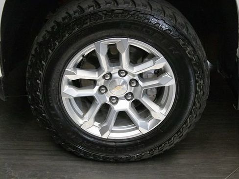 Used 2022 Chevrolet Silverado 1500 LT w/ Z71 Off-Road Package image 8