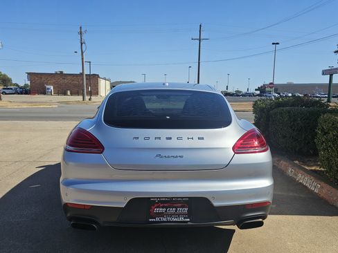 Used 2016 Porsche Panamera 4 w/ Premium Package Plus image 4