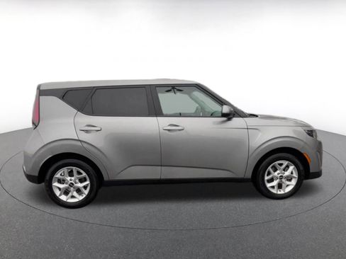Used 2025 Kia Soul LX w/ LX Technology Package image 16