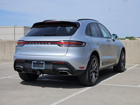 Certified 2025 Porsche Macan image 8