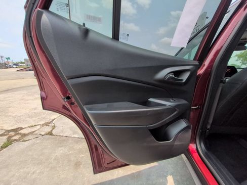 Used 2025 Chevrolet Trax LT w/ LT Convenience Package FWD image 26