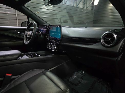 Used 2024 Chevrolet Blazer EV LT image 12