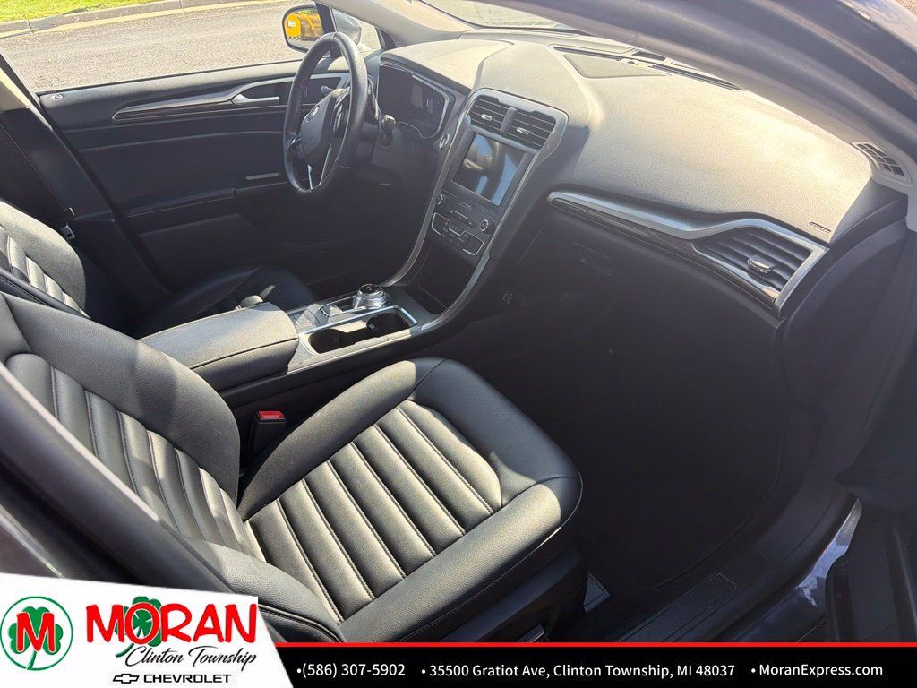 Used 2019 Ford Fusion SEL FWD image 11