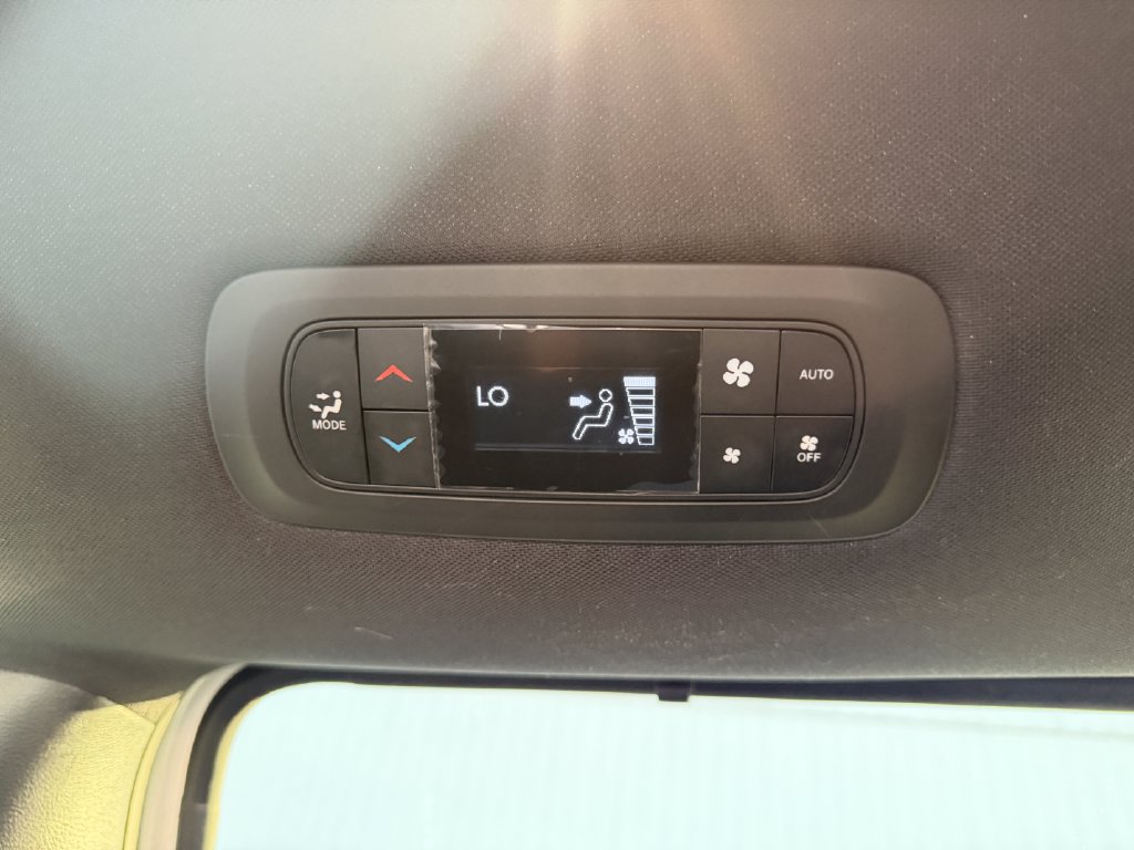 Used 2026 Chrysler Pacifica Select FWD image 36