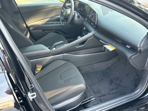 New 2025 Hyundai Elantra Sport FWD image 14