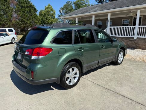 Used 2013 Subaru Outback 2.5i Limited w/ Moonroof Pkg AWD/4WD image 4