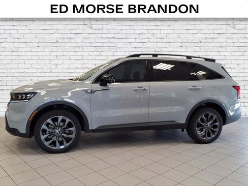 Used 2023 Kia Sorento SX Prestige image 2