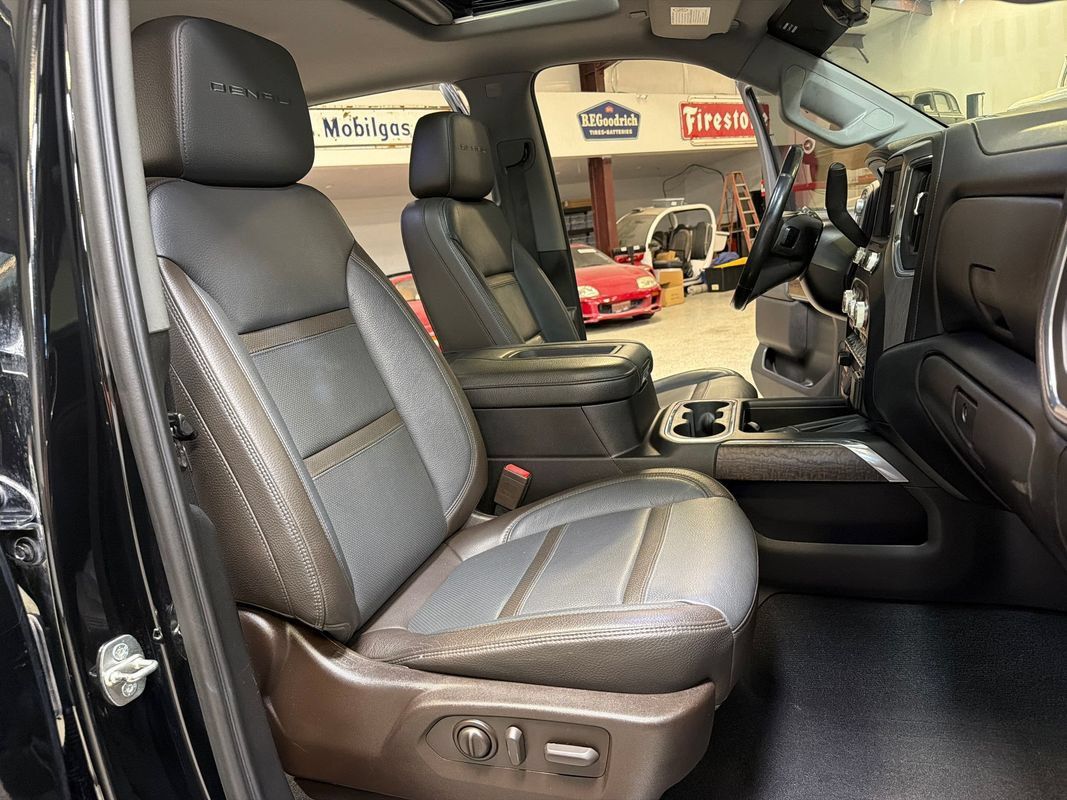 Used 2020 GMC Sierra 3500 Denali w/ Denali Ultimate Package AWD/4WD image 38
