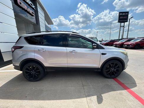 Used 2017 Ford Escape Titanium FWD image 4
