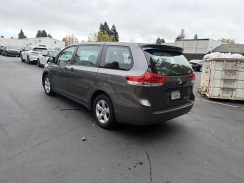 Used 2014 Toyota Sienna L image 46